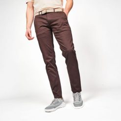Spodnie do golfa chino męskie Inesis MW500 bawełniane. Brązowe eleganckie spodnie męskie INESIS, bez wzorów, z bawełny, sportowe. Za 99.99 zł.