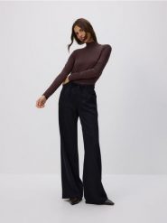 Jeansy wide leg z lyocellu - czarny. Czarne jeansy damskie Reserved, bez wzorów, z jeansu. Za 139.99 zł.