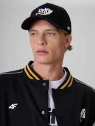 4F Czapka z daszkiem snapback uniseks 4F x Drift Masters - czarna L/XL. Czarne czapki damskie 4F, bez wzorów, z bawełny, eleganckie. Za 119.99 zł.