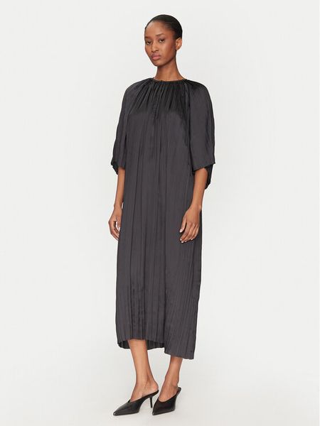 DAY BIRGER ÉT MIKKELSEN Sukienka codzienna DAY65243549 190303 Czarny Regular Fit. Czarne sukienki damskie DAY Birger et Mikkelsen, na co dzień, bez wzorów, z syntetyku, bez kołnierzyka, bez ramiączek, proste. Za 719.99 zł.