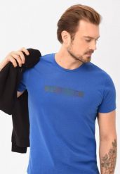 Bawełniany t-shirt T-HOLOGRAM. Niebieskie t-shirty męskie Volcano, l, bez wzorów, z bawełny, bez kołnierzyka, bez ramiączek. Za 59.99 zł.