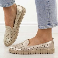 Złote ażurowe skórzane Polskie półbuty damskie Deoni D056. Żółte półbuty damskie Deoni, na jesień, w ażurowe wzory, z jeansu, casualowe, z okrągłym noskiem, bez obcasa, na płaskiej podeszwie, bez zapięcia. Za 429.00 zł.