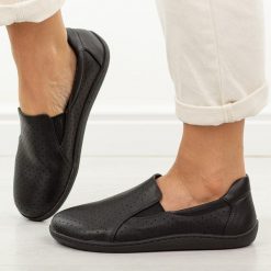 Czarne skórzane półbuty damskie barefoot M.Daszyński Ol38-2. Czarne półbuty damskie M.Daszyński, na jesień, bez wzorów, z jeansu, eleganckie, bez obcasa, na płaskiej podeszwie, bez zapięcia. W wyprzedaży za 197.10 zł.