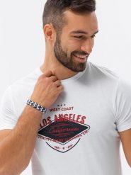 T-shirt męski z nadrukiem - biały V-21B. Białe t-shirty męskie Ombre Clothing, m, bez wzorów, z bawełny, bez kołnierzyka, bez ramiączek. W wyprzedaży za 29.99 zł.
