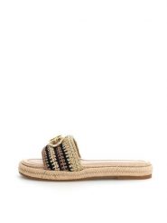 Guess Sandały 181337 Czarny. Czarne sandały damskie Guess, z aplikacjami, bez obcasa, na słupku, bez zapięcia. Za 559.99 zł.