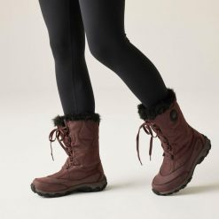 Damskie buty trekkingowe Regatta Kirkwood. Brązowe obuwie trekkingowe damskie Regatta, bez zapięcia. Za 452.65 zł.