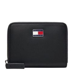 Portfel Tommy Jeans. Czarne portfele damskie Tommy Jeans, z jeansu. Za 169.99 zł.