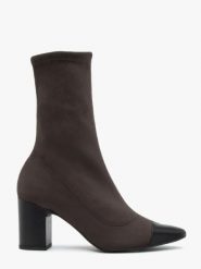 Brązowe elastyczne botki z czarnym noskiem. Brązowe botki damskie Ryłko, bez wzorów, ze skóry, eleganckie, bez obcasa, na obcasie, bez zapięcia. Za 429.99 zł.