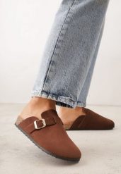 Ciemnobrązowe Klapki Ozdobione Klamrą na Pasku Zelevelis. Brązowe klapki damskie Renee, bez wzorów, z jeansu, eleganckie, bez obcasa, na obcasie, bez zapięcia. Za 69.99 zł.