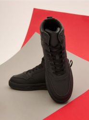 Trampki - czarny. Czarne trampki męskie Sinsay, bez wzorów, za kostkę, bez zapięcia. Za 75.99 zł.