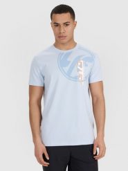 4F T-shirt regular z nadrukiem męski - niebieski M. Niebieskie koszulki sportowe męskie 4F, m, bez wzorów, z bawełny, bez ramiączek. W wyprzedaży za 39.99 zł.