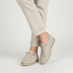 Półbuty damskie Filippo, cholewka skóra naturalna perforowana sznurowanie minimalistyczny fason lekka konstrukcja elastyczne wykończenie wygodne dopa. Brązowe półbuty damskie Filippo, bez wzorów, ze skóry, bez obcasa, na płaskiej podeszwie, bez zapięcia. Za 179.00 zł.