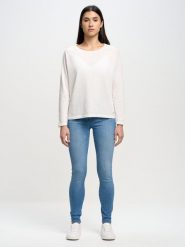 Sweter damski z wiskozy biały Airin 100. Białe swetry nierozpinane damskie BIG STAR, l, z aplikacjami, z wiskozy, retro, bez kołnierzyka, bez ramiączek. W wyprzedaży za 129.99 zł.
