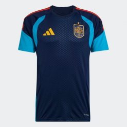 Koszulka piłkarska ADIDAS Tiro Hiszpania treningowa. Bluzki damskie Adidas, m, bez wzorów, sportowe, bez kołnierzyka, bez ramiączek. Za 249.99 zł.