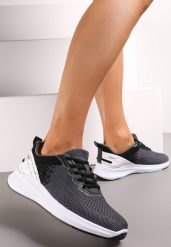 Czarne Buty Sportowe przed Kostkę z Przeszyciami Kersti. Czarne obuwie sportowe damskie Renee, bez wzorów, bez zapięcia, na fitness i siłownię. Za 39.99 zł.