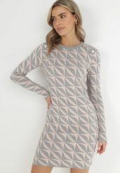 Jasnoróżowa Sukienka Dzianinowa w Geometryczny Wzór Hynnee. Czerwone sukienki damskie Born2be, m, z aplikacjami, z dzianiny, bez kołnierzyka, bez ramiączek, mini. Za 109.99 zł.