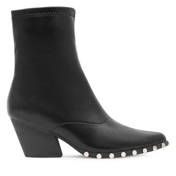 Botki Jenny Fairy. Czarne botki damskie Jenny Fairy, bez wzorów, bez obcasa, na słupku, bez zapięcia. Za 139.99 zł.