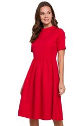 Elegancka rozkloszowana sukienka z wywiniętą stójką czerwona. Czerwone sukienki damskie Sukienki.shop, do pracy, xxl, bez wzorów, biznesowe, bez kołnierzyka, bez ramiączek, rozkloszowane. W wyprzedaży za 202.00 zł.