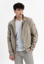 Lekka kurtka ze stójką J-TAWNY. Brązowe kurtki męskie Volcano, m, bez wzorów, z materiału, eleganckie, bez kaptura. Za 329.99 zł.