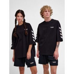 Oversized T-shirt Hummel Willy SW. Czarne t-shirty damskie Hummel, bez wzorów, sportowe, bez kołnierzyka, bez ramiączek. Za 181.50 zł.