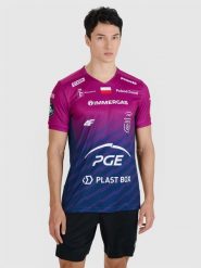 4F Koszulka meczowa replika wyjazdowa Liga Mistrzów CEV z sezonu 2024/25 męska 4F x Projekt Warszawa - multikolor M. Koszulki sportowe męskie 4F, m, bez wzorów, z dzianiny, bez ramiączek, na fitness i siłownię. Za 189.99 zł.