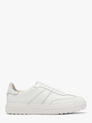 Białe buty sportowe na lekkim spodzie NORA. Białe obuwie sportowe damskie Ryłko, bez wzorów, ze skóry, z okrągłym noskiem, bez zapięcia. Za 429.99 zł.