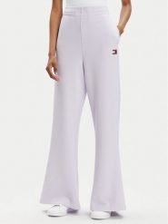 Tommy Jeans Spodnie dresowe DW0DW17312 Fioletowy Wide Leg. Fioletowe spodnie dresowe damskie Tommy Jeans, bez wzorów, z dresówki. Za 519.99 zł.