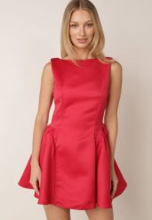 Czerwona Elegancka Sukienka o Rozkloszowanym Kroju Bez Rękawów Eupene. Czerwone sukienki damskie Born2be, na co dzień, l, bez wzorów, eleganckie, bez kołnierzyka, bez ramiączek, mini, dopasowane. Za 199.99 zł.