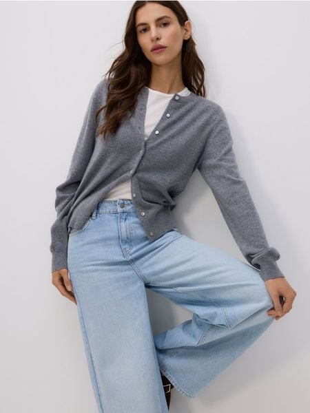 Jeansy wide leg - niebieski. Niebieskie jeansy damskie Reserved, bez wzorów, z bawełny. W wyprzedaży za 99.99 zł.