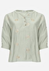 Zielona Wiskozowa Koszula Boho z Haftem i Podpinanymi Rękawami 3/4 Cheridenah. Zielone koszule damskie Born2be, plus size, bez wzorów, z wiskozy, boho, bez kołnierzyka, bez ramiączek. Za 69.99 zł.