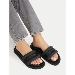 Klapki G-Star. Czarne klapki damskie G-Star, bez wzorów, retro, bez obcasa, bez zapięcia. Za 90.99 zł.