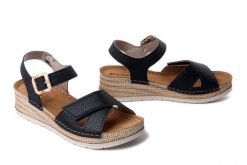 Inblu RV-17 014 Czarny, sandały damskie. Czarne sandały damskie Inblu, bez wzorów, bez obcasa, na koturnie, bez zapięcia. Za 107.90 zł.