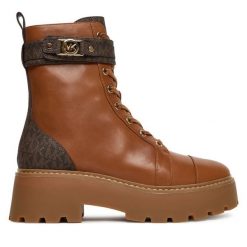 Trzewiki MICHAEL Michael Kors. Brązowe botki damskie MICHAEL Michael Kors, bez wzorów, bez obcasa, na płaskiej podeszwie, bez zapięcia. Za 939.99 zł.