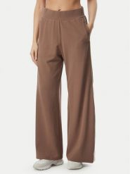 EA7 Emporio Armani Spodnie dresowe 7W001336 AF13289 U6041 Brązowy Relaxed Fit. Brązowe spodnie dresowe damskie EA7 Emporio Armani, bez wzorów, z dresówki. Za 669.99 zł.