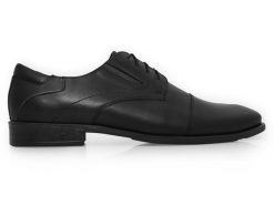 Czarne półmatowe obuwie wizytowe na szerszą stopę T184. Czarne buty wizytowe męskie Modini Moda Męska, bez wzorów, ze skóry, bez obcasa, bez zapięcia. W wyprzedaży za 297.00 zł.