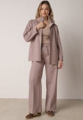 Beżowy Dzianinowy Komplet Dresowy z Wiskozą Bluza ze Stójką i Spodnie Nevenira. Brązowe bluzy damskie Born2be, bez wzorów, z dresówki, sportowe, bez ramiączek, bez kaptura. Za 159.99 zł.