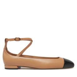 Baleriny Stuart Weitzman. Brązowe balerinki damskie Stuart Weitzman, bez wzorów, bez obcasa, bez zapięcia. Za 1,339.00 zł.