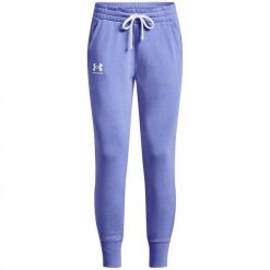 Spodnie Do Biegania Rival Fleece Dla Kobiet. Fioletowe spodnie dresowe damskie Under Armour, bez wzorów, sportowe, długie. Za 302.99 zł.