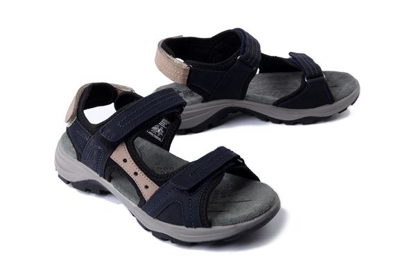 TREK KING 710205-05 navy, klapki damskie. Niebieskie klapki damskie Trek King, na lato, bez wzorów, bez obcasa, bez zapięcia. Za 239.90 zł.