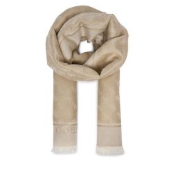 Szal Guess. Brązowe szaliki damskie Guess, z aplikacjami. Za 239.99 zł.