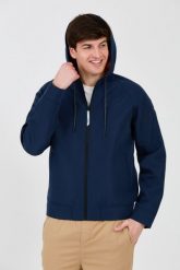 GUESS Granatowa bluza męska z białym logo. Niebieskie bluzy męskie Guess, m, z aplikacjami, bez ramiączek, bez kaptura. W wyprzedaży za 426.99 zł.