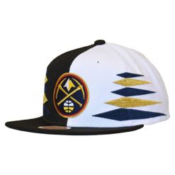 Czapka z daszkiem Mitchell & Ness NBA Diamond Cut Denver- HHSS1093-DNUYYPPPBKWH. Białe czapki damskie Mitchell & Ness, bez wzorów, sportowe. Za 89.00 zł.