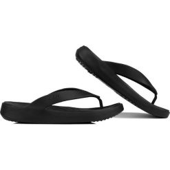 Klapki basenowe damskie Crocs Getaway Flip. Czerwone klapki damskie Crocs, bez wzorów, bez obcasa, bez zapięcia. Za 159.00 zł.