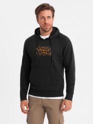 Bluza kangurka męska z kapturem i nadrukiem - czarna V2 - Rozmiar: L. Czarne bluzy męskie Ombre Clothing, l, bez wzorów, z bawełny, bez ramiączek, z kapturem. W wyprzedaży za 59.99 zł.