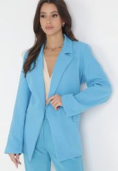 Niebieska Marynarka Oversize Niezapinana Basi. Niebieskie marynarki i żakiety damskie Born2be, bez wzorów, bez kołnierzyka, bez ramiączek. Za 119.99 zł.