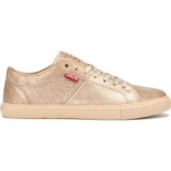 Levi's Woods Tenisówki Złoty. Żółte trampki i tenisówki damskie Levi's®, bez wzorów, z materiału, bez zapięcia. Za 257.95 zł.