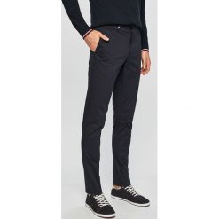 Tommy Hilfiger - Spodnie. Niebieskie eleganckie spodnie męskie Tommy Hilfiger, bez wzorów, z bawełny. W wyprzedaży za 399.90 zł.