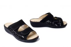 DR. BRINKMANN 700604-01 schwarz, klapki damskie. Czarne klapki damskie Dr. Brinkmann, bez wzorów, ze skóry, bez obcasa, bez zapięcia. Za 315.92 zł.