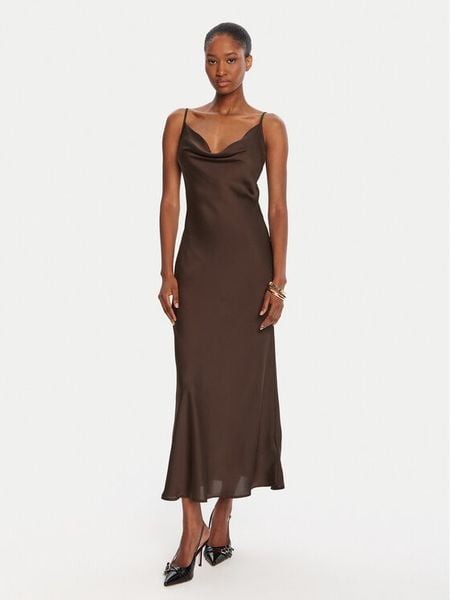 Guess Sukienka codzienna W5GK85 WH9C2 Brązowy Regular Fit. Brązowe sukienki damskie Guess, na co dzień, l, z aplikacjami, z syntetyku, bez kołnierzyka, bez ramiączek, proste. Za 319.99 zł.