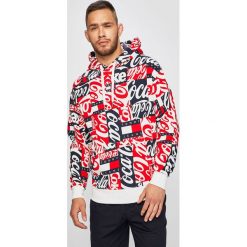 Tommy Jeans - Bluza x Coca-Cola. Czerwone bluzy męskie Tommy Jeans, m, bez wzorów, z bawełny, bez ramiączek, z kapturem. W wyprzedaży za 449.90 zł.